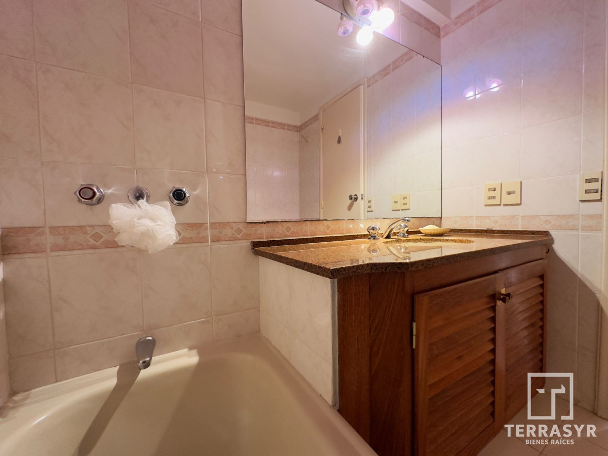 Apartamento ID.775 - Apto en venta de 2 dormitorios, 2 baños, Punta del este. 