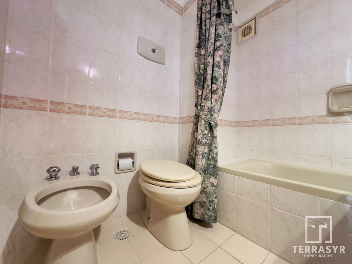 Apartamento ID.775 - Apto en venta de 2 dormitorios, 2 baños, Punta del este. 