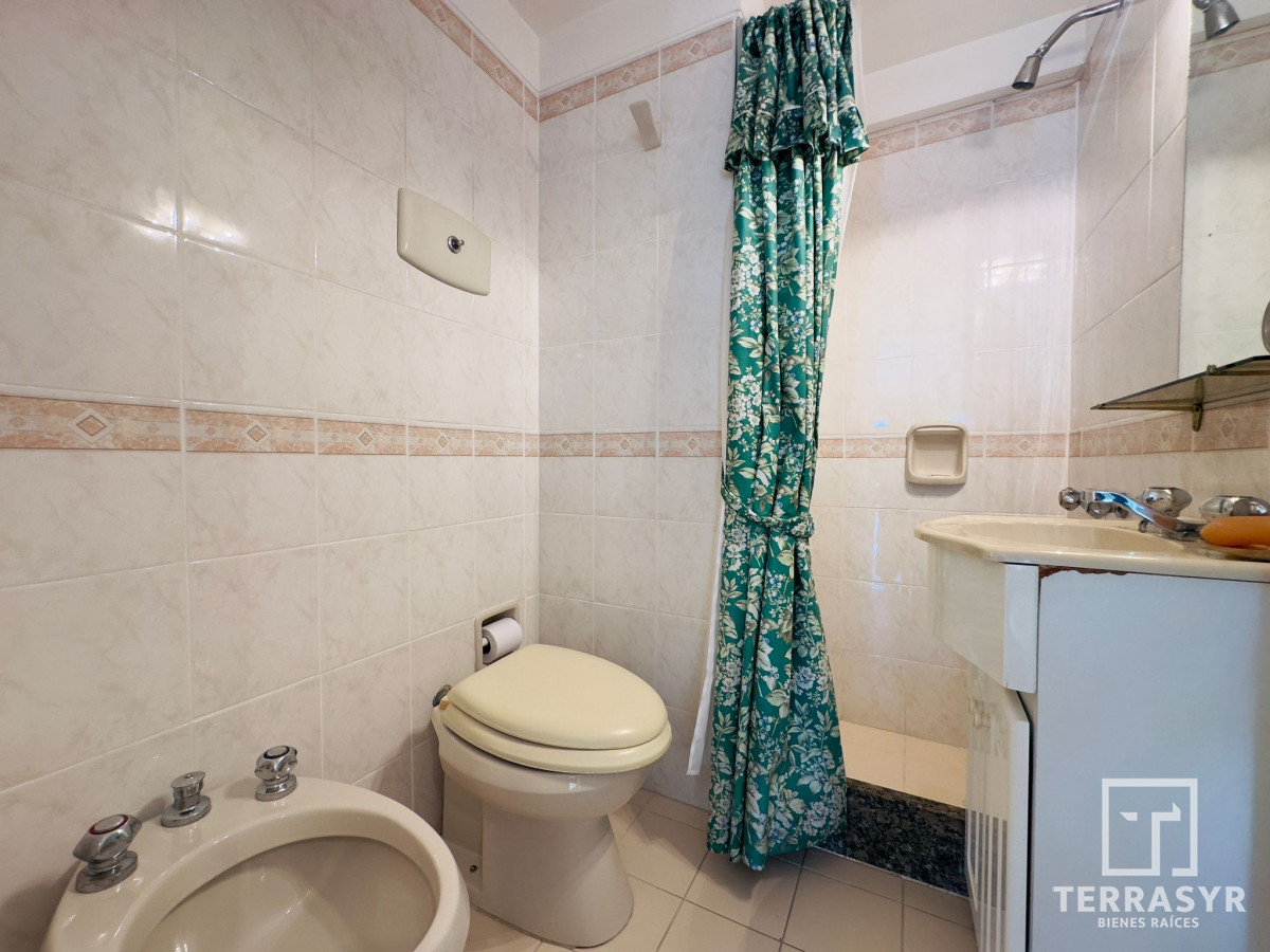 Apartamento ID.775 - Apto en venta de 2 dormitorios, 2 baños, Punta del este. 