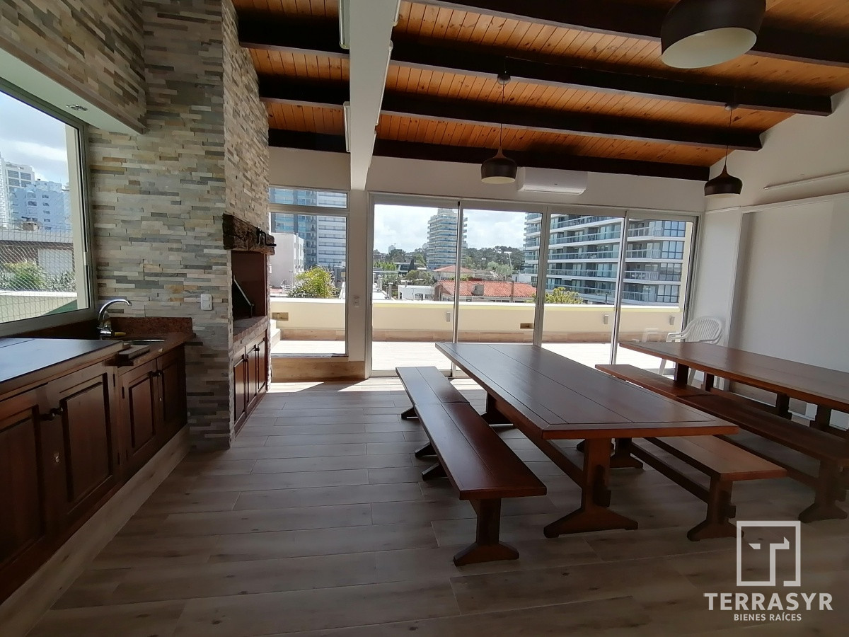 Apartamento ID.775 - Apto en venta de 2 dormitorios, 2 baños, Punta del este. 
