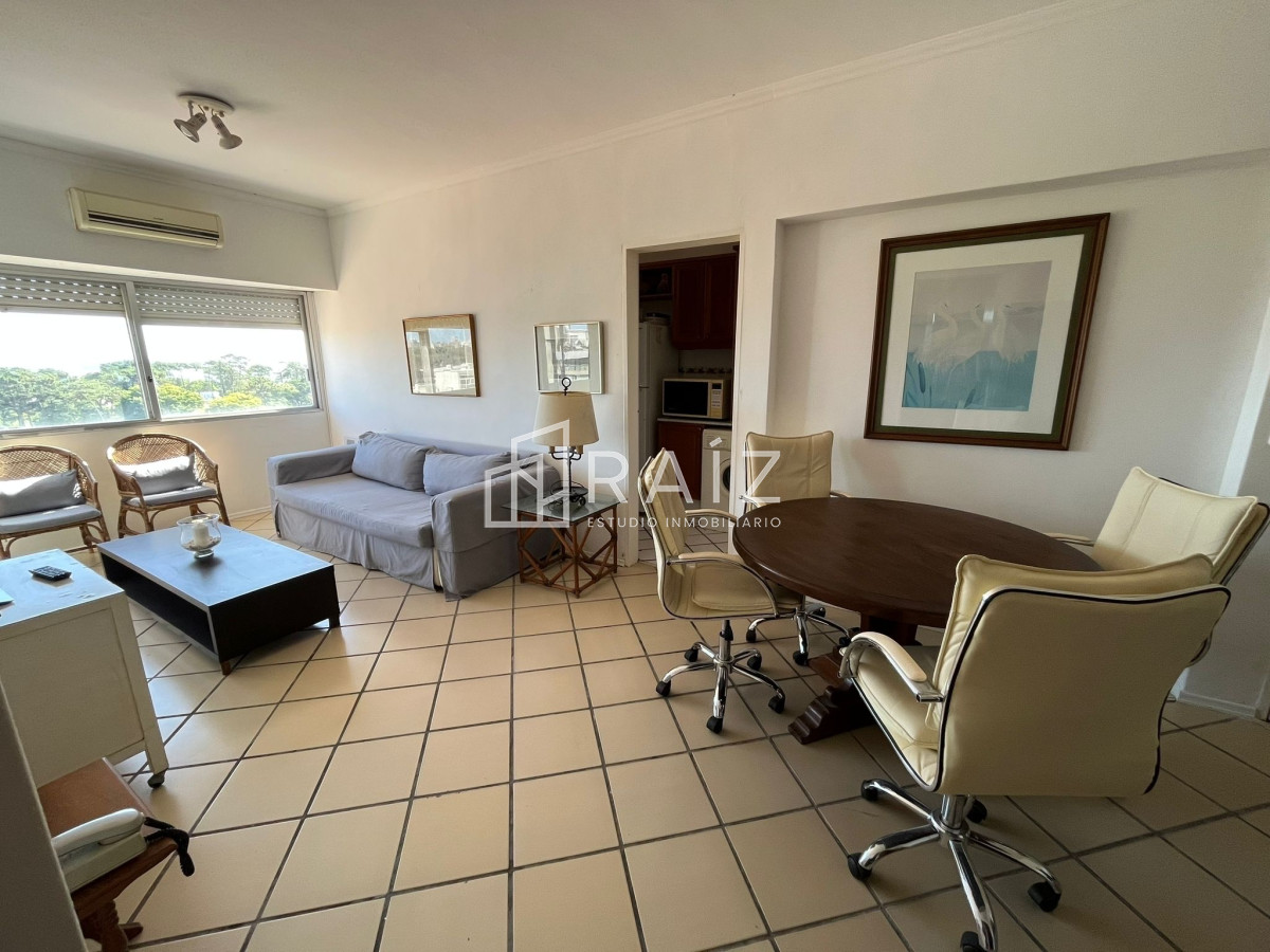 Apartamento ID.11685 - Alquiler y venta de apartamento de dos dormitorios en Punta del Este