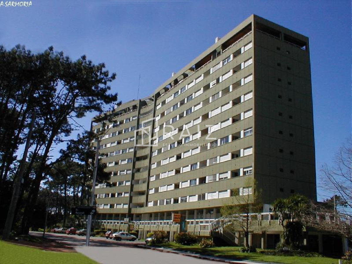 Apartamento ID.11685 - Alquiler y venta de apartamento de dos dormitorios en Punta del Este
