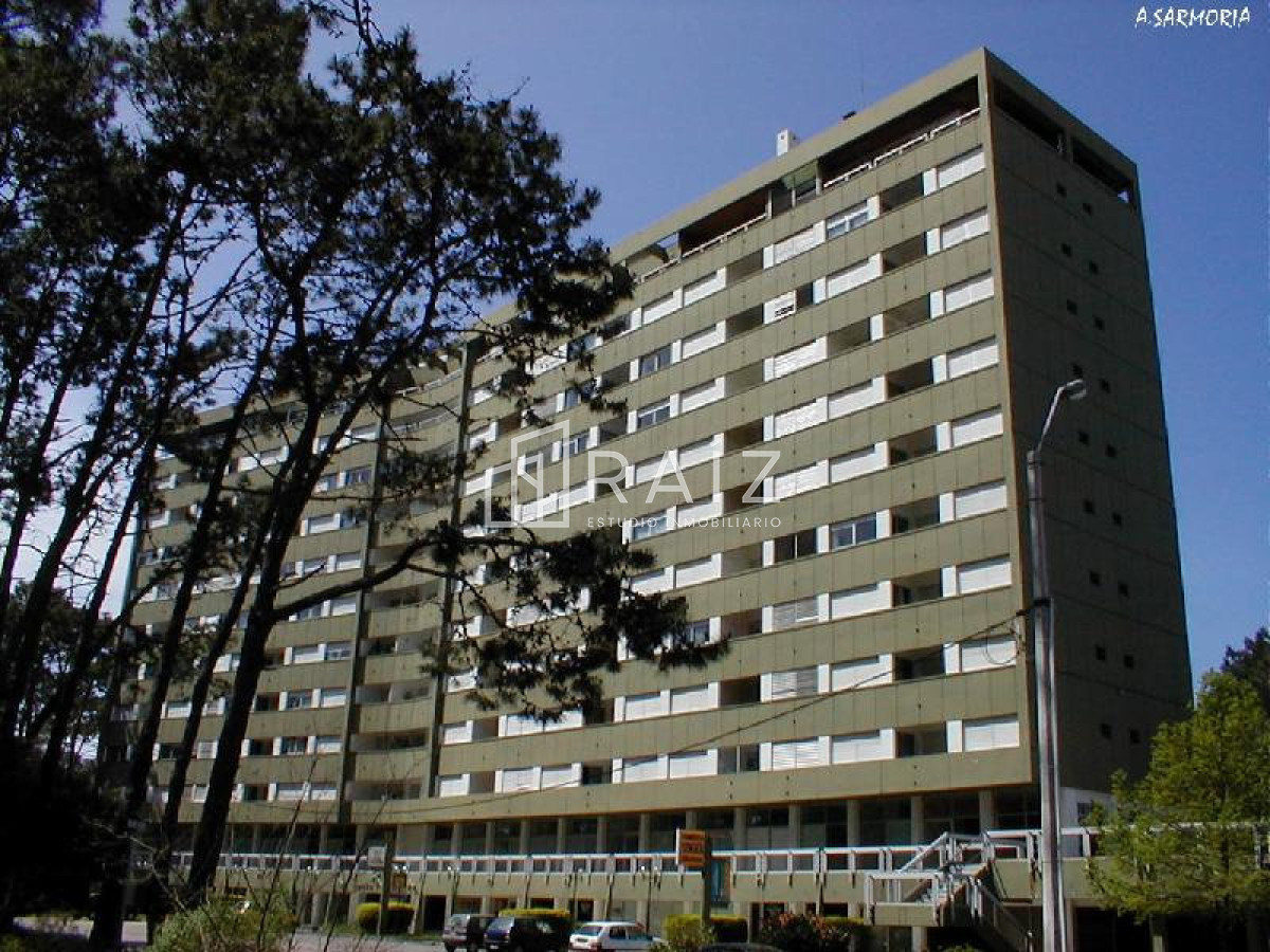 Apartamento ID.11685 - Alquiler y venta de apartamento de dos dormitorios en Punta del Este