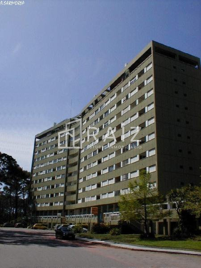 Apartamento ID.11685 - Alquiler y venta de apartamento de dos dormitorios en Punta del Este