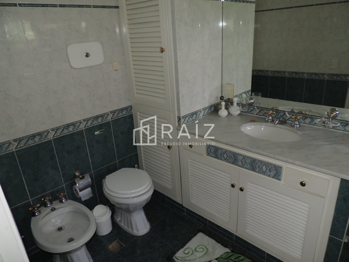 Casa ID.10524 - VENDO CASA DE 5 DORMITORIOS EN PUNTA DEL ESTE