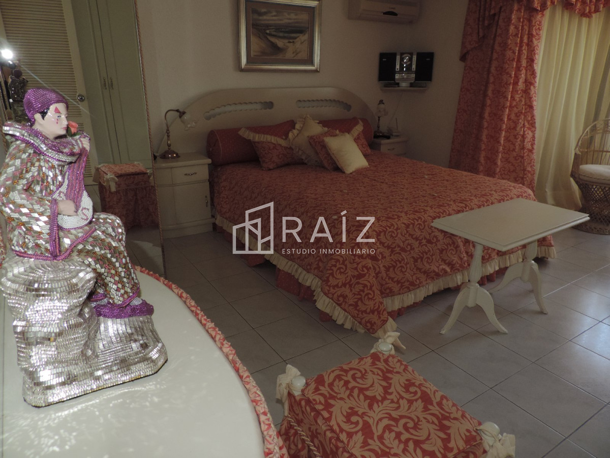 Casa ID.10524 - VENDO CASA DE 5 DORMITORIOS EN PUNTA DEL ESTE