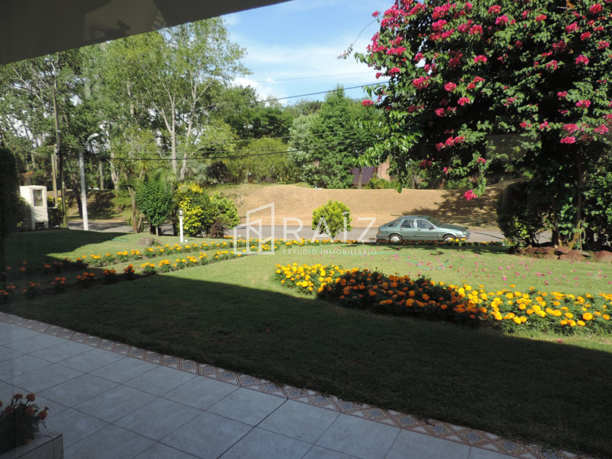 Casa ID.10524 - VENDO CASA DE 5 DORMITORIOS EN PUNTA DEL ESTE