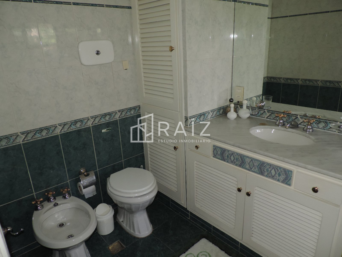 Casa ID.10524 - VENDO CASA DE 5 DORMITORIOS EN PUNTA DEL ESTE