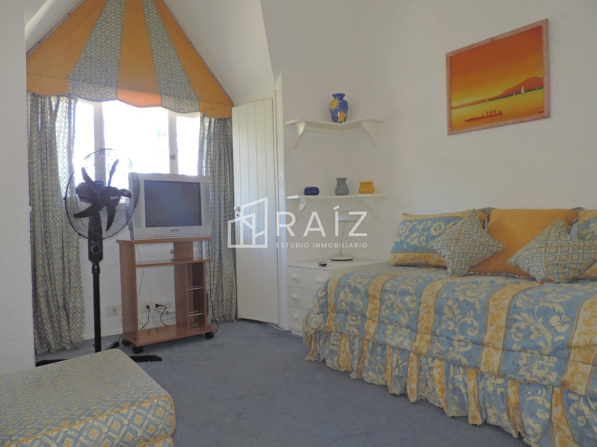 Casa ID.10524 - VENDO CASA DE 5 DORMITORIOS EN PUNTA DEL ESTE