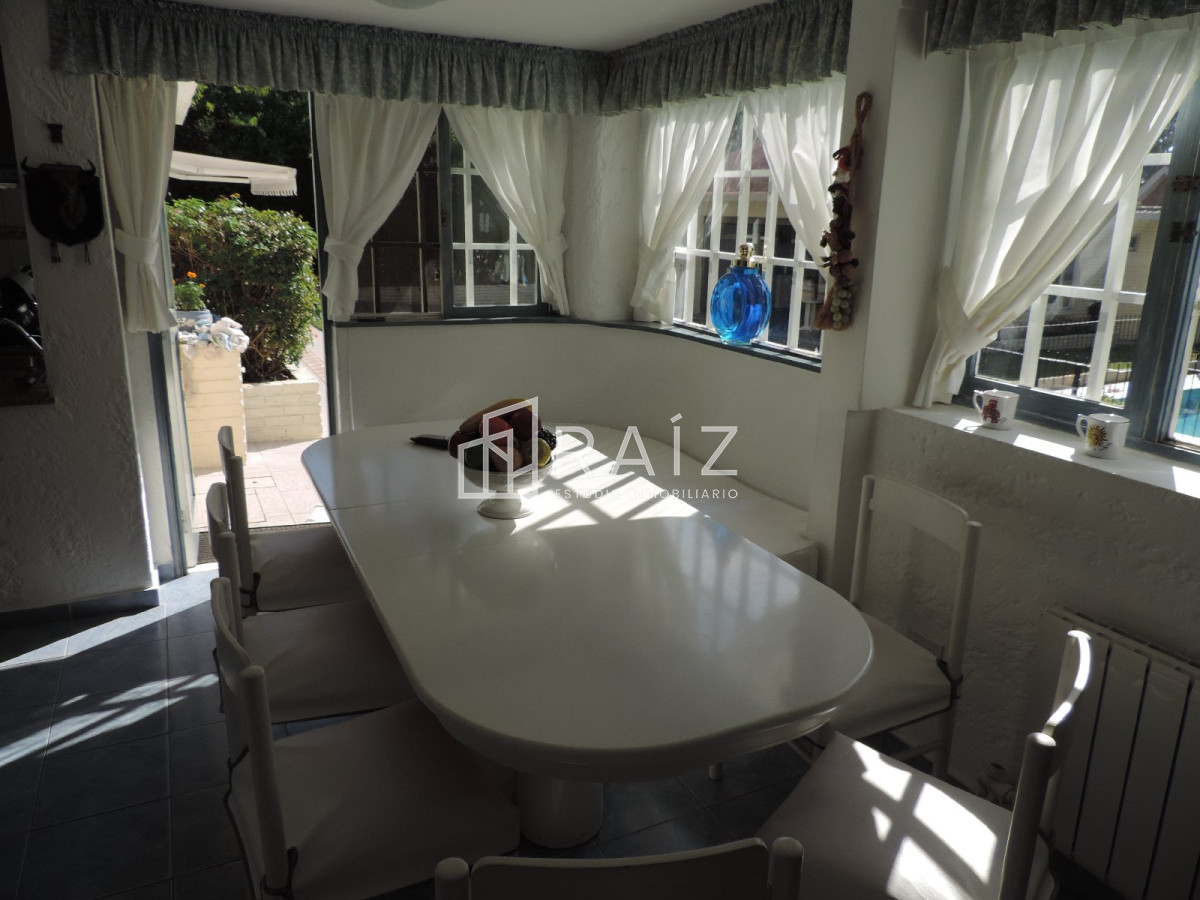 Casa ID.10524 - VENDO CASA DE 5 DORMITORIOS EN PUNTA DEL ESTE