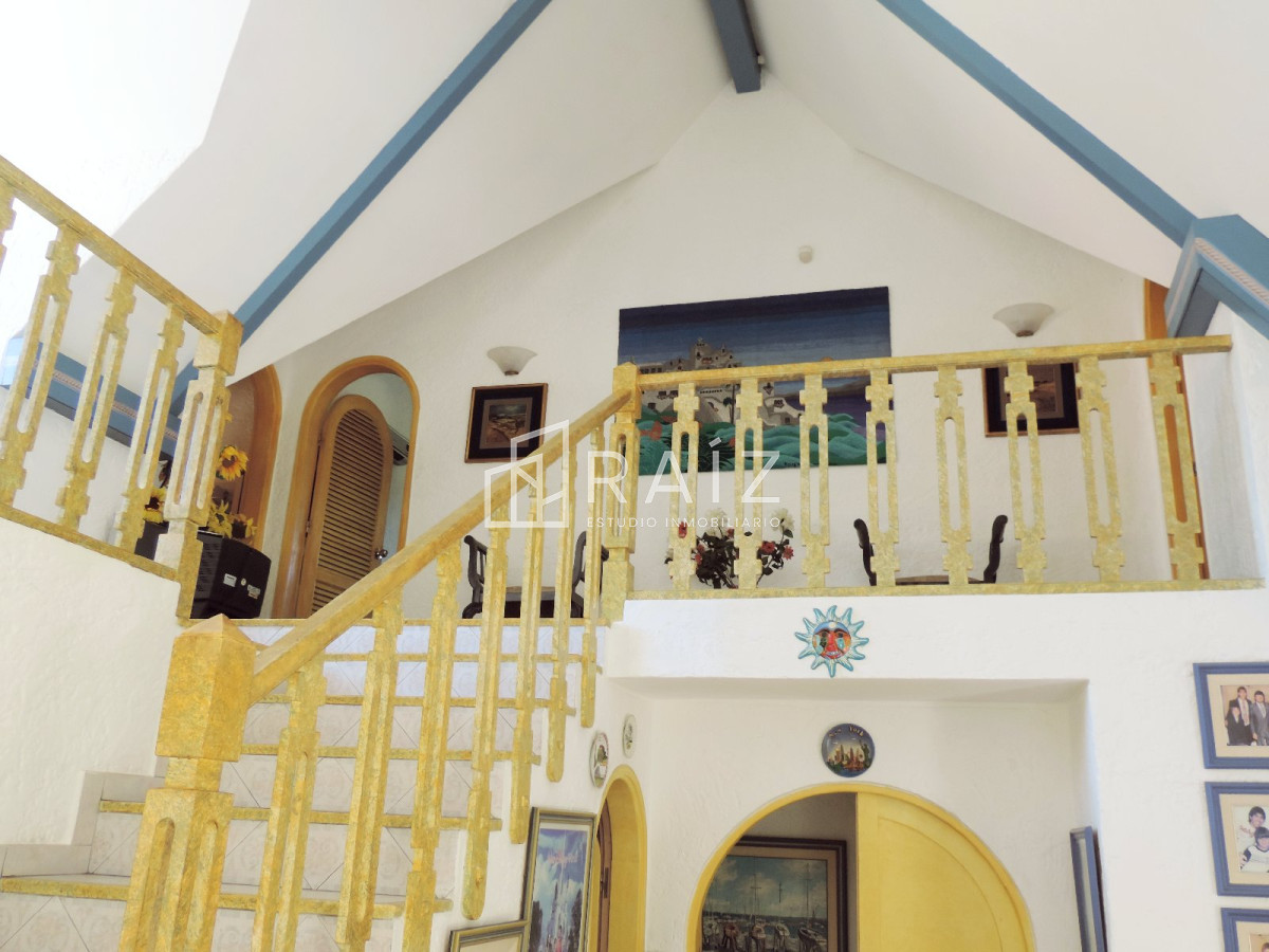 Casa ID.10524 - VENDO CASA DE 5 DORMITORIOS EN PUNTA DEL ESTE