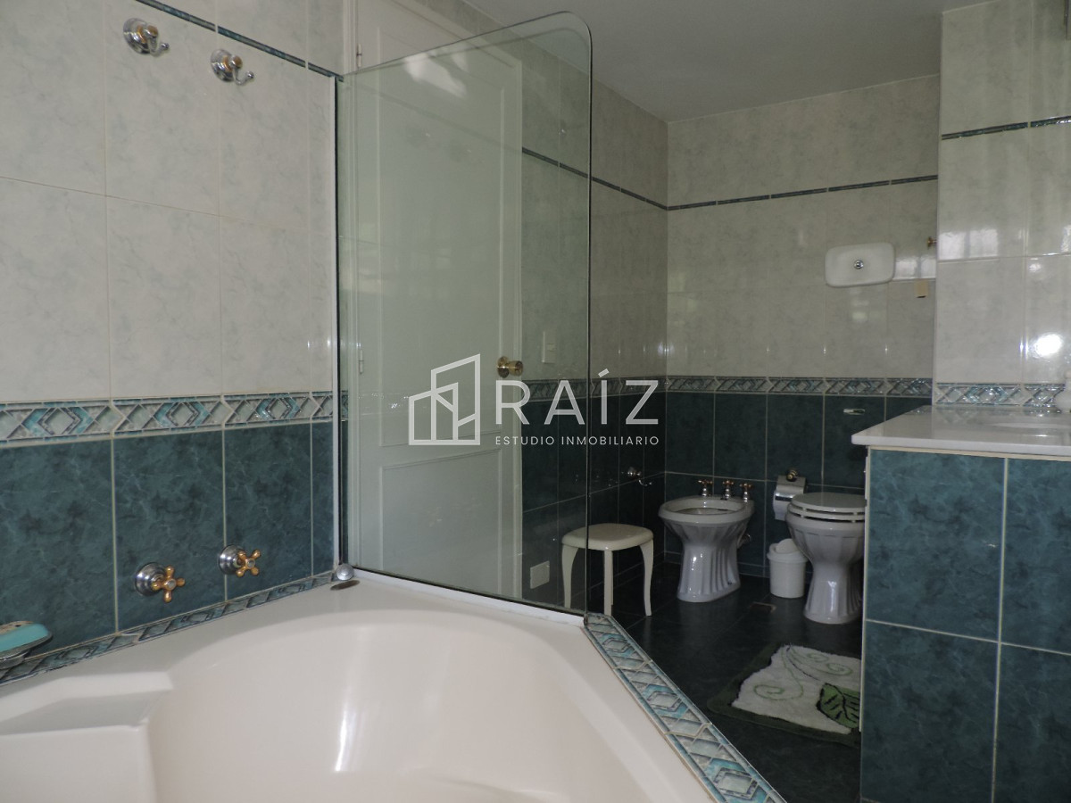 Casa ID.10524 - VENDO CASA DE 5 DORMITORIOS EN PUNTA DEL ESTE