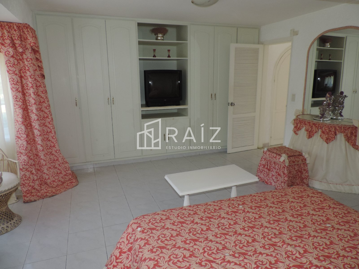 Casa ID.10524 - VENDO CASA DE 5 DORMITORIOS EN PUNTA DEL ESTE
