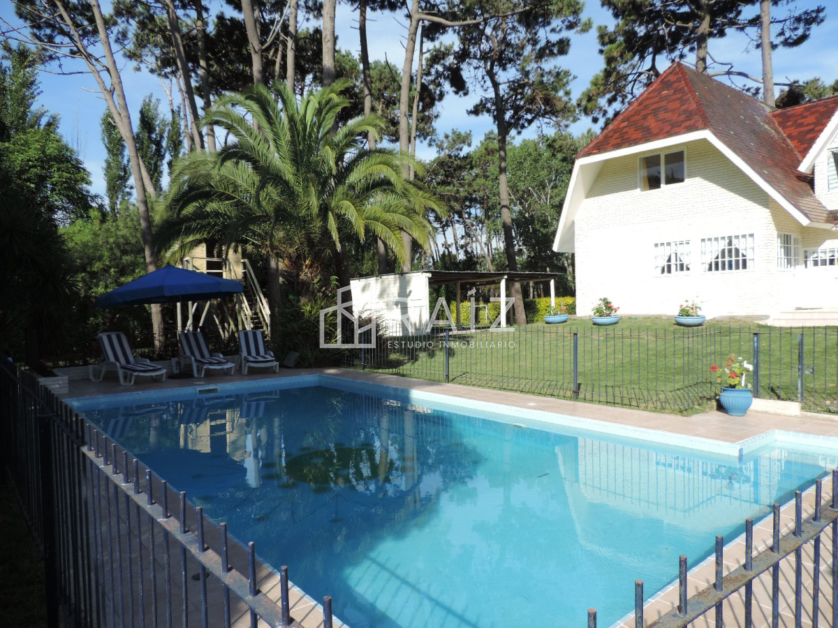Casa ID.10524 - VENDO CASA DE 5 DORMITORIOS EN PUNTA DEL ESTE