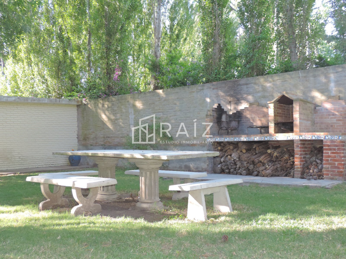 Casa ID.10524 - VENDO CASA DE 5 DORMITORIOS EN PUNTA DEL ESTE