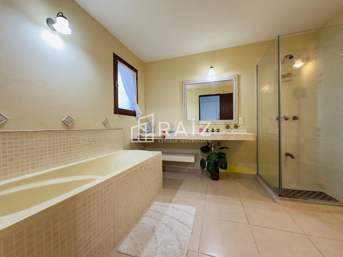 Casa ID.10517 - Casa en VENTA, 3 dormitorios, Punta del Este