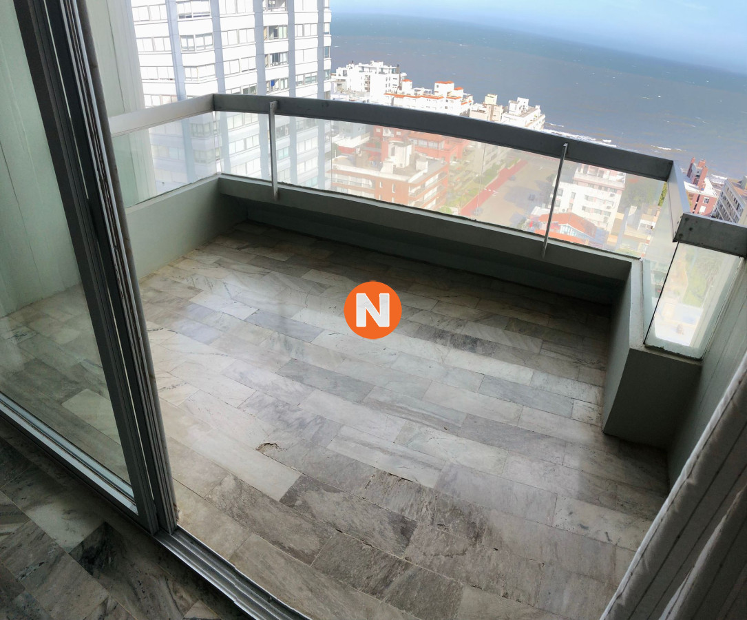 Apartamento Ref.223231 - Apartamento en venta de 3 dormitorios- Punta del Este