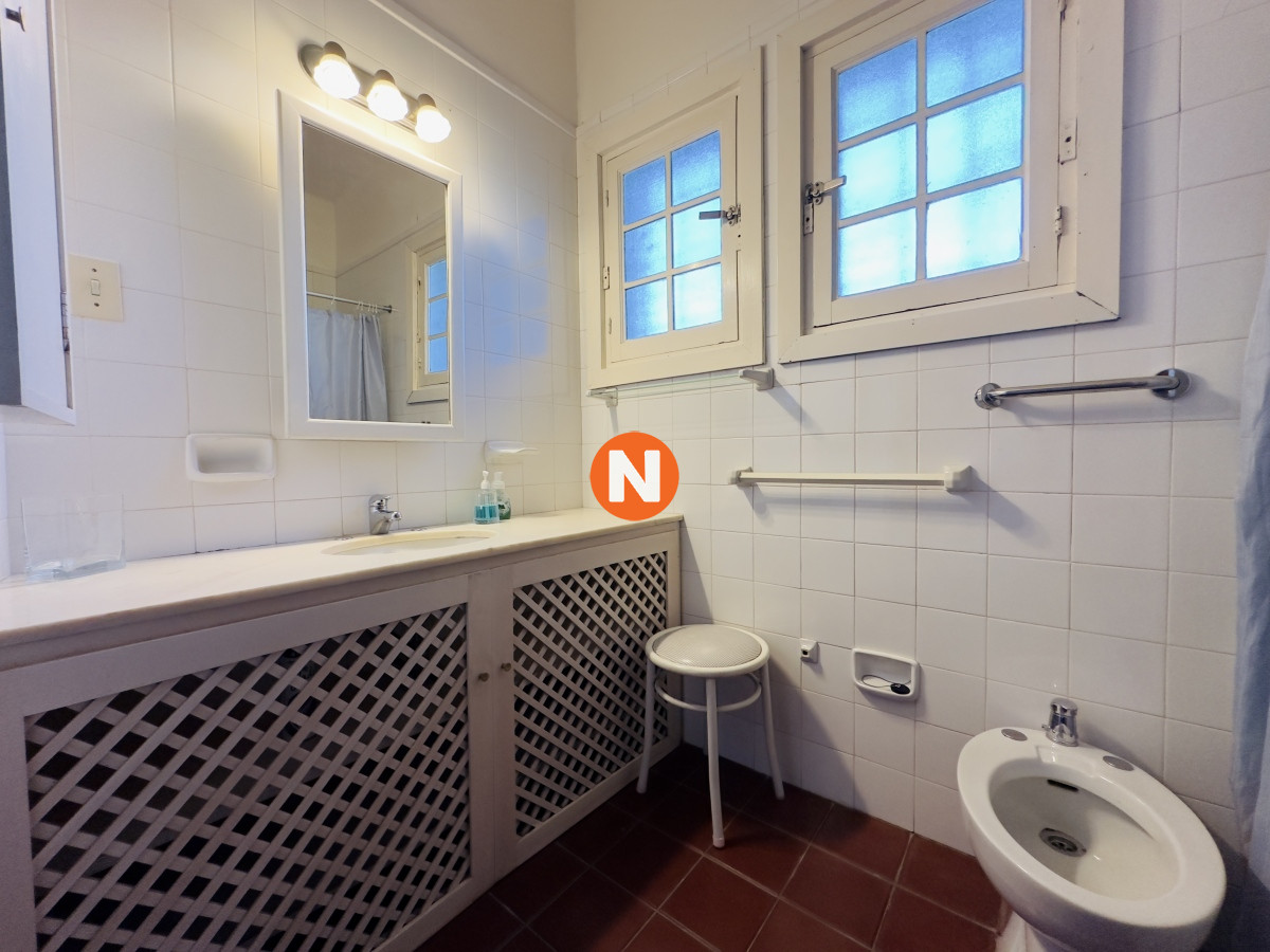 Casa Ref.223159 - Casa en venta yalquiler en playa mansa de 4 dormitorios en venta en Punta del Este