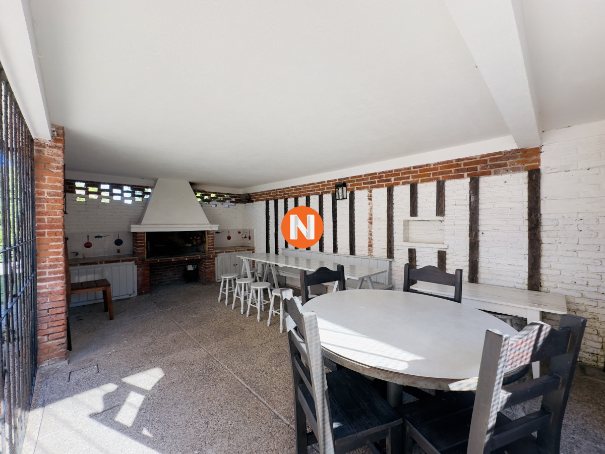 Casa Ref.223159 - Casa en venta yalquiler en playa mansa de 4 dormitorios en venta en Punta del Este