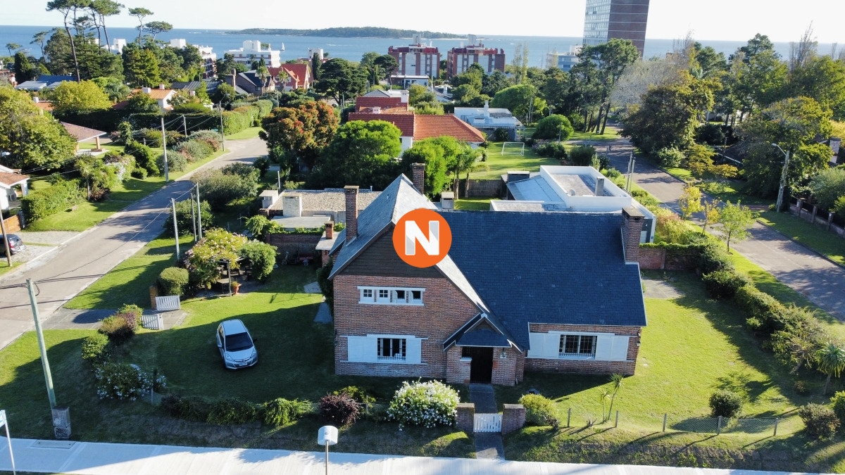 Casa Ref.223159 - Casa en venta yalquiler en playa mansa de 4 dormitorios en venta en Punta del Este