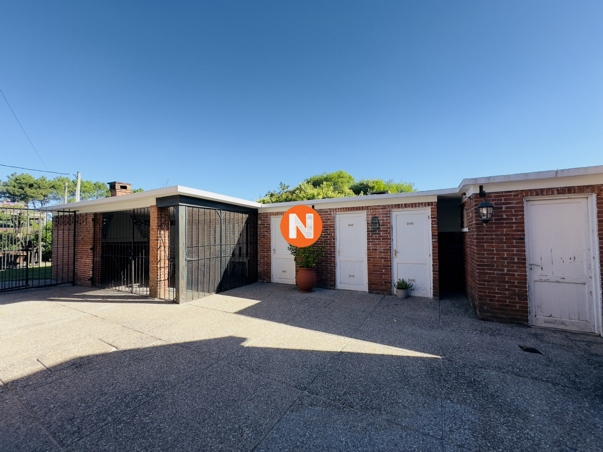 Casa Ref.223159 - Casa en venta yalquiler en playa mansa de 4 dormitorios en venta en Punta del Este