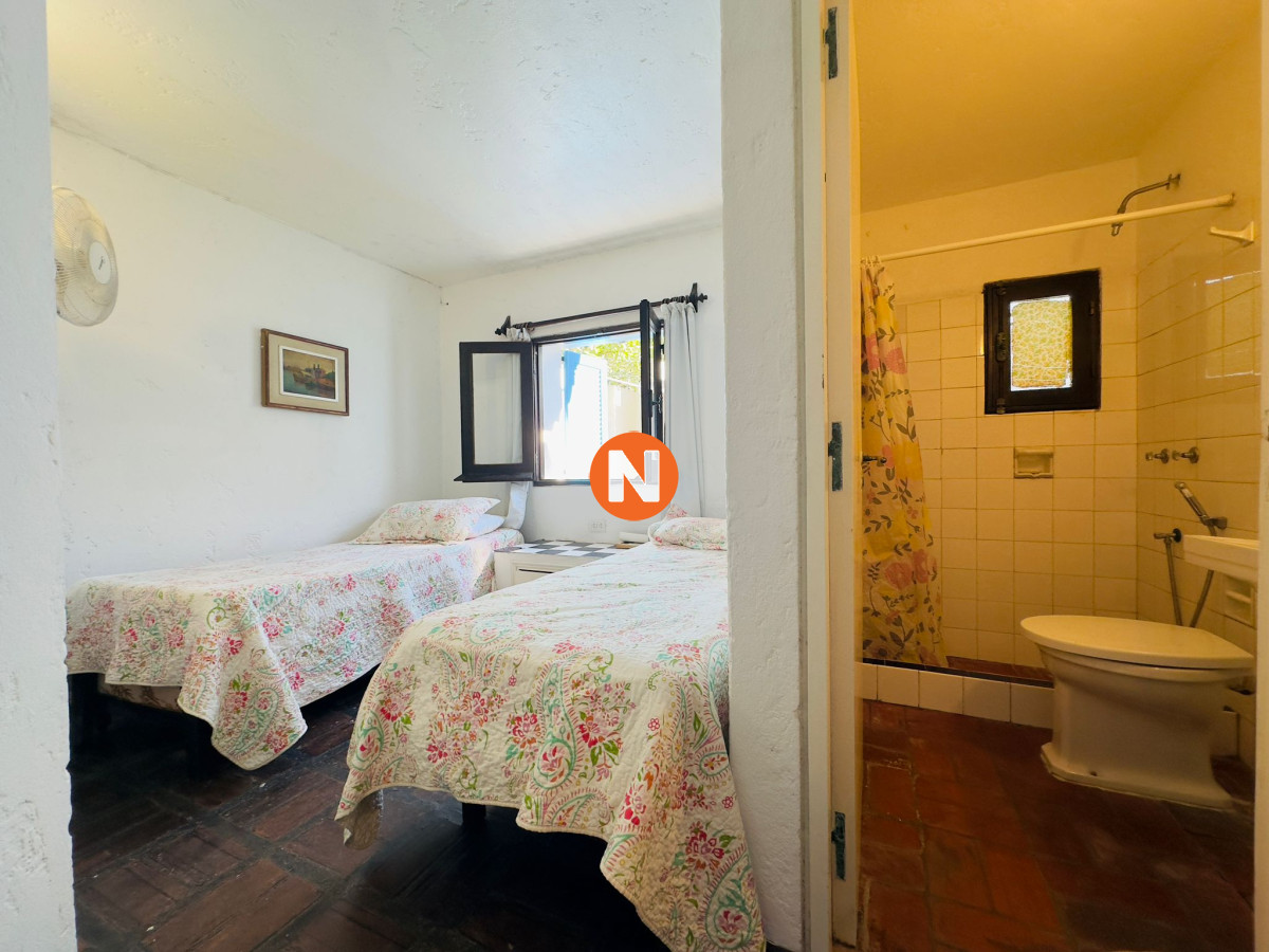 Casa Ref.226064 - Casa en VENTA, 50 metros de la playa brava, 4 dormitorios.