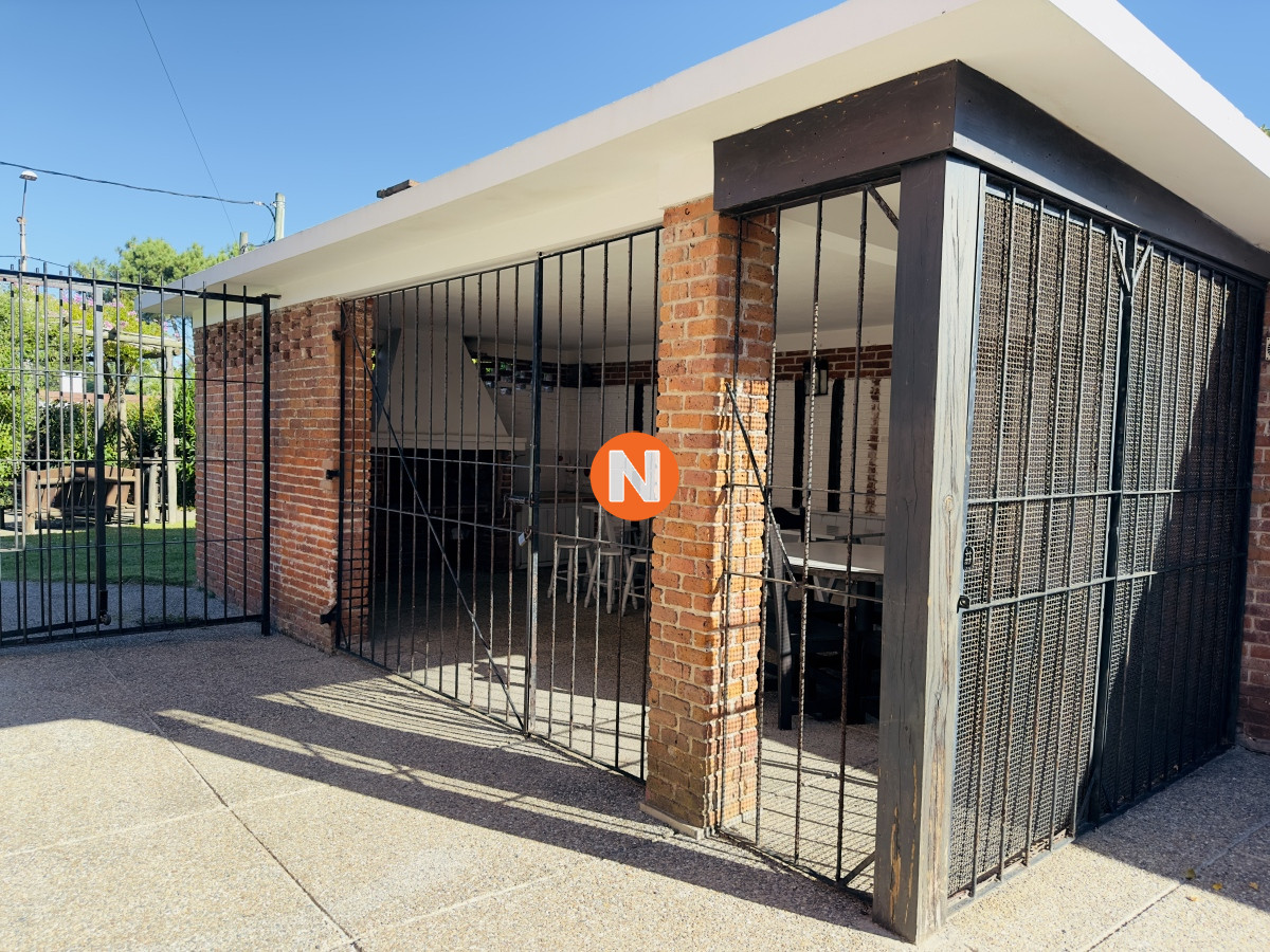 Casa Ref.223159 - Casa en venta yalquiler en playa mansa de 4 dormitorios en venta en Punta del Este