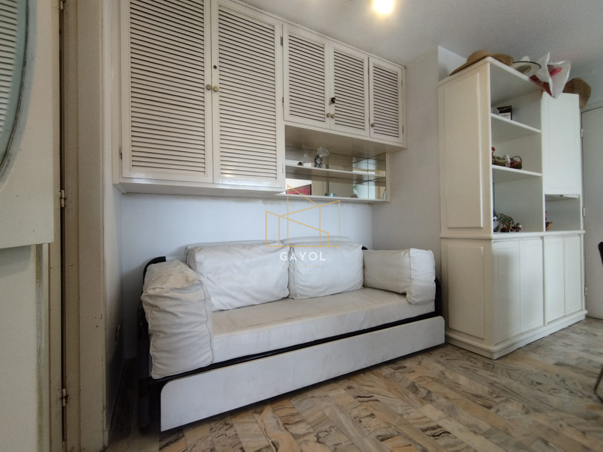 Apartamento ID.1111 - Apartamento de 1 dormitorio y medio en venta en primera linea playa Mansa