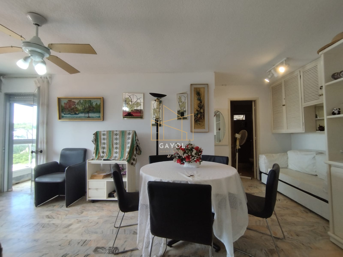 Apartamento ID.1111 - Apartamento de 1 dormitorio y medio en venta en primera linea playa Mansa