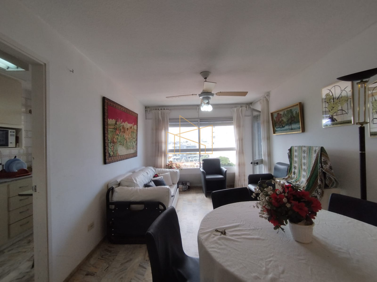 Apartamento ID.1111 - Apartamento de 1 dormitorio y medio en venta en primera linea playa Mansa