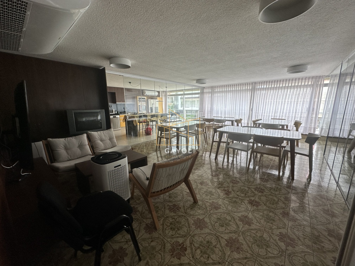 Apartamento ID.1112 - Apartamento en VENTA, 1 dormitorio, Península, Punta del Este.