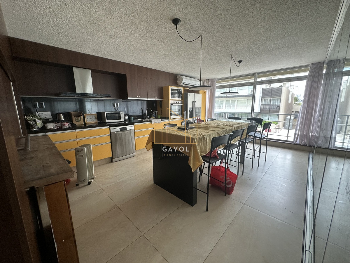 Apartamento ID.1112 - Apartamento en VENTA, 1 dormitorio, Península, Punta del Este.