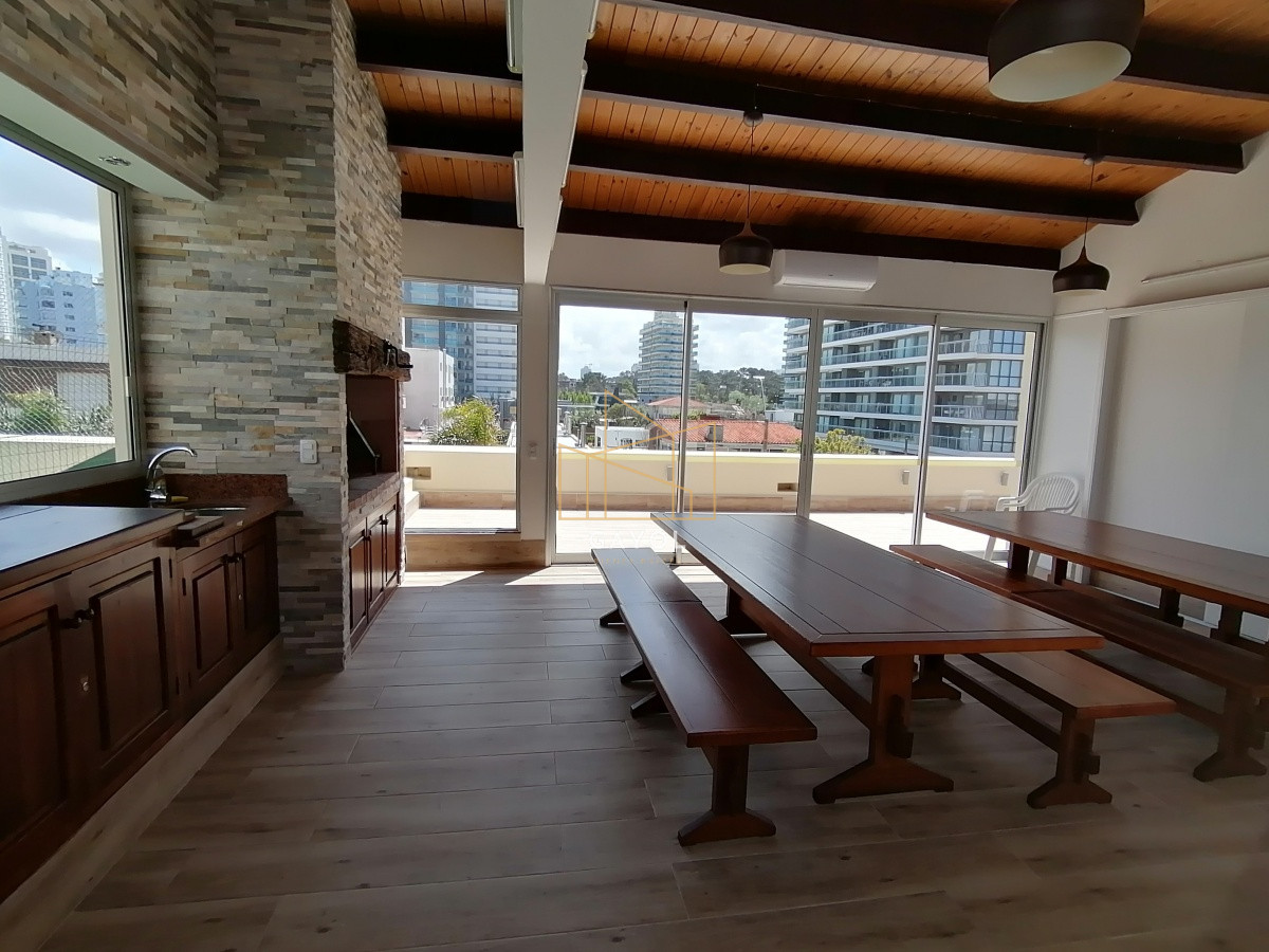Apartamento ID.1104 - Alquiler y venta de apartamento de dos dormitorios en Punta del Este