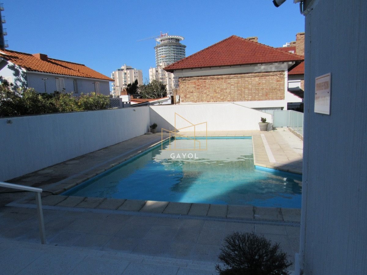 Apartamento ID.1439 - Apartamento de 3 dormitorios en venta sobre playa mansa