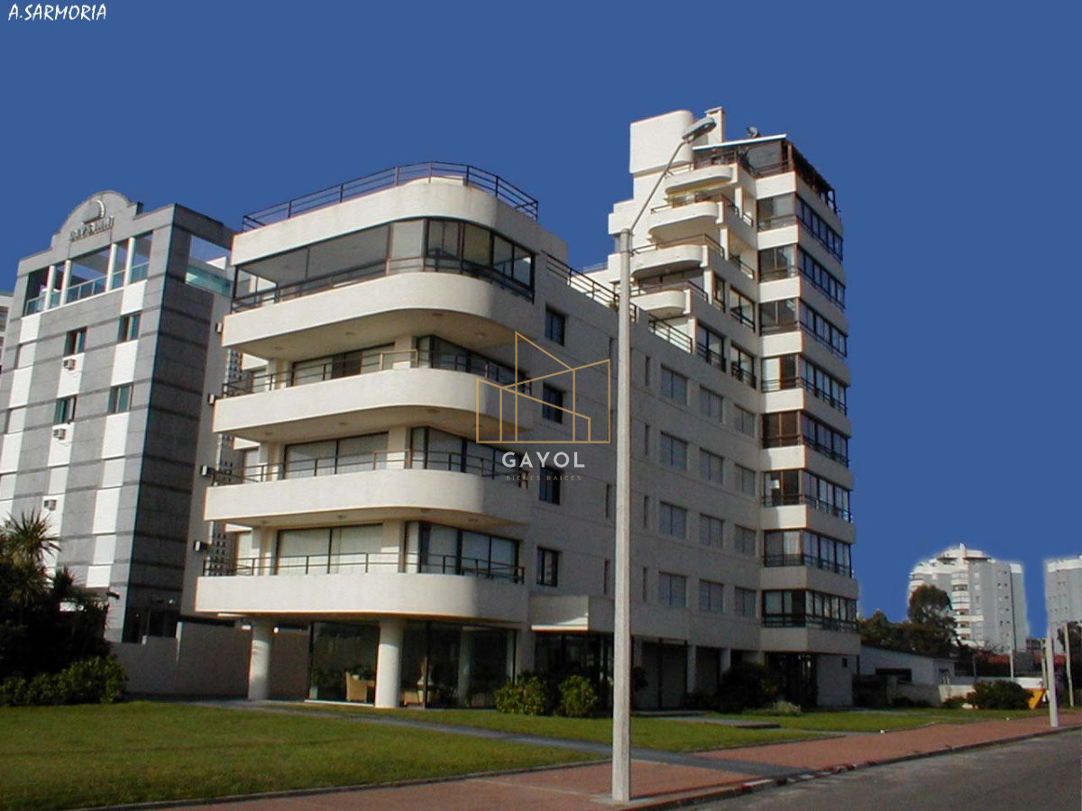Apartamento ID.1438 - Apartamento en venta, 3 dormitorios, vista al mar, primera linea, playa mansa.