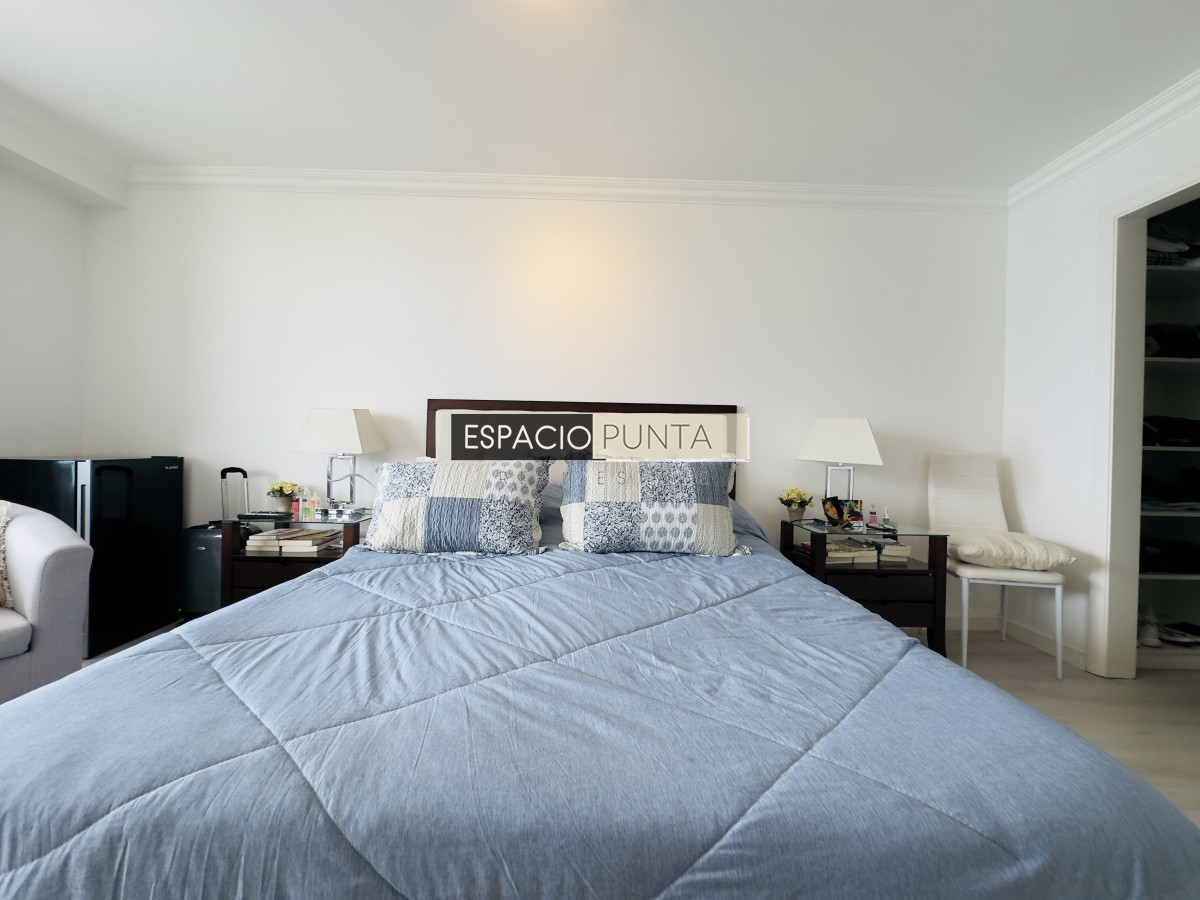 Apartamento ID.3833 - Venta de apartamento de 2 dormitorios Playa mansa con parrillero