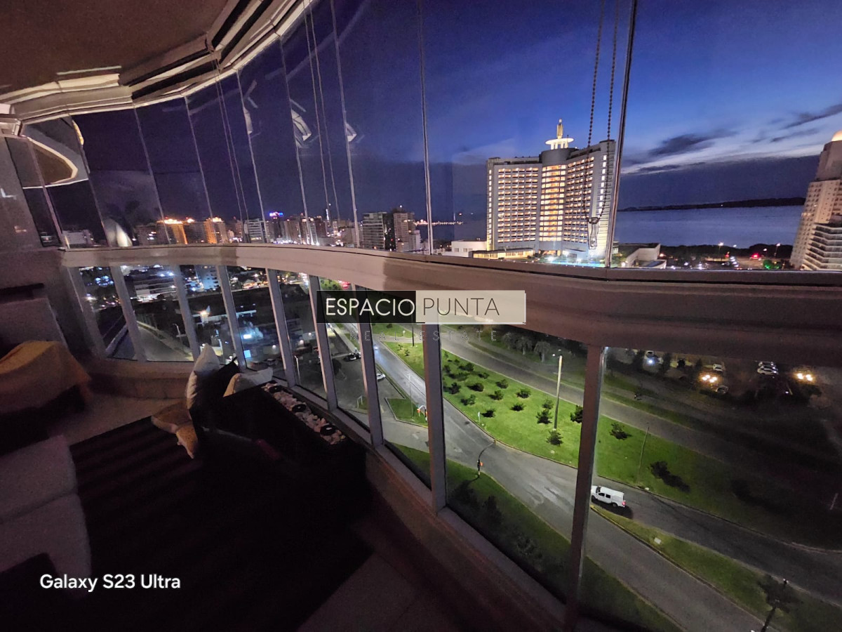 Apartamento ID.3833 - Venta de apartamento de 2 dormitorios Playa mansa con parrillero