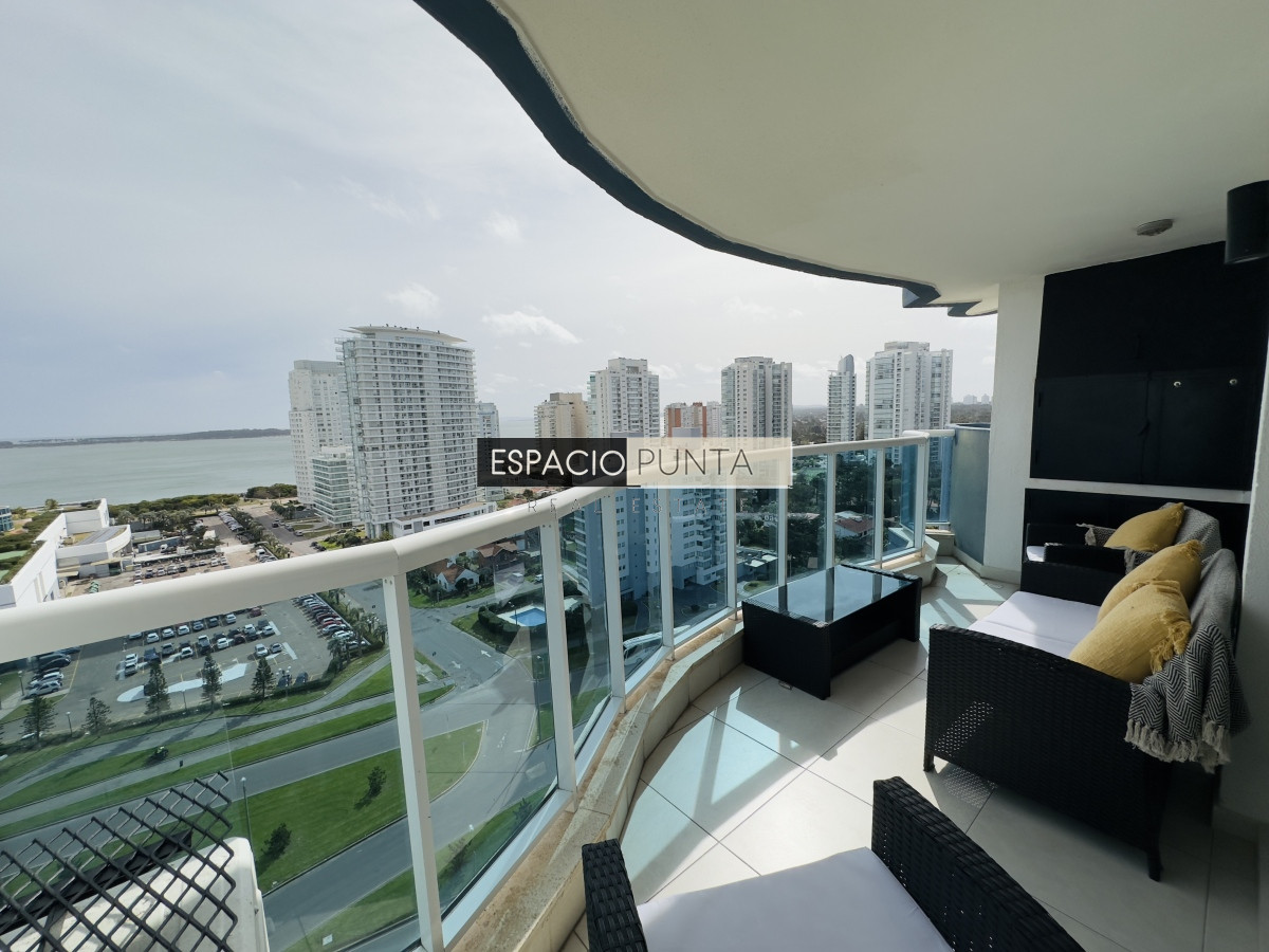 Apartamento ID.3833 - Venta de apartamento de 2 dormitorios Playa mansa con parrillero