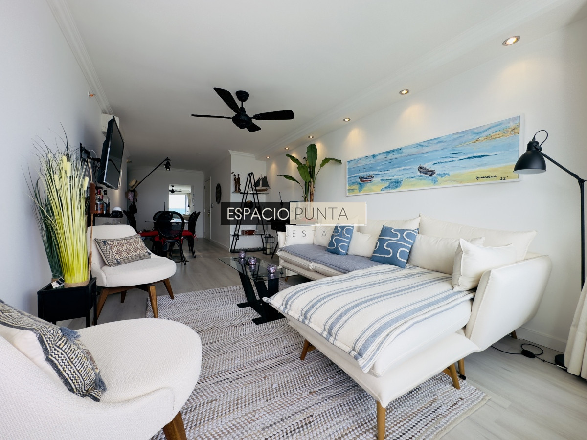 Apartamento ID.3833 - Venta de apartamento de 2 dormitorios Playa mansa con parrillero