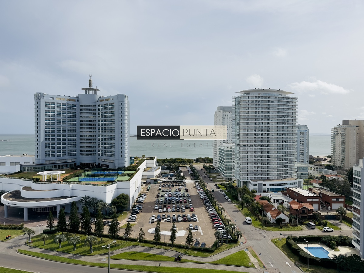 Apartamento ID.3833 - Venta de apartamento de 2 dormitorios Playa mansa con parrillero