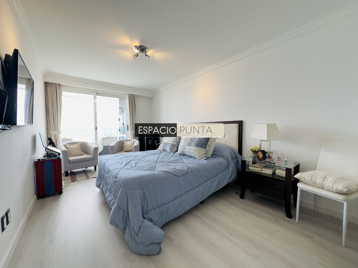 Apartamento ID.3833 - Venta de apartamento de 2 dormitorios Playa mansa con parrillero