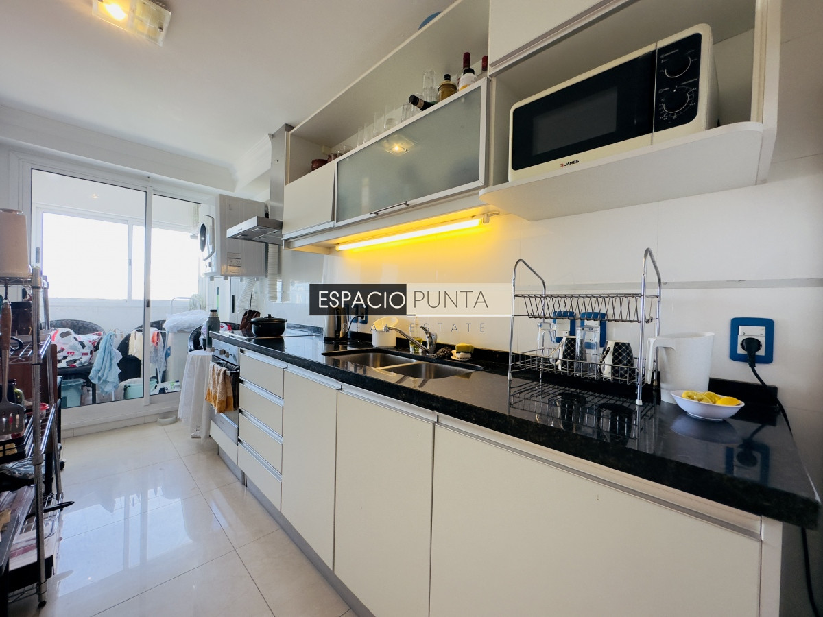 Apartamento ID.3833 - Venta de apartamento de 2 dormitorios Playa mansa con parrillero