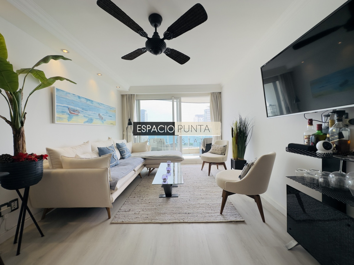 Apartamento ID.3833 - Venta de apartamento de 2 dormitorios Playa mansa con parrillero