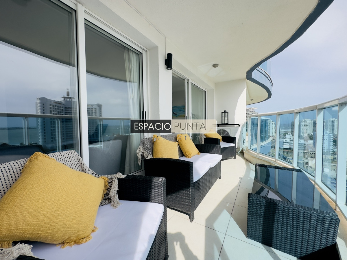 Apartamento ID.3833 - Venta de apartamento de 2 dormitorios Playa mansa con parrillero