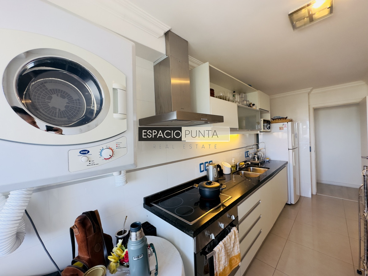 Apartamento ID.3833 - Venta de apartamento de 2 dormitorios Playa mansa con parrillero