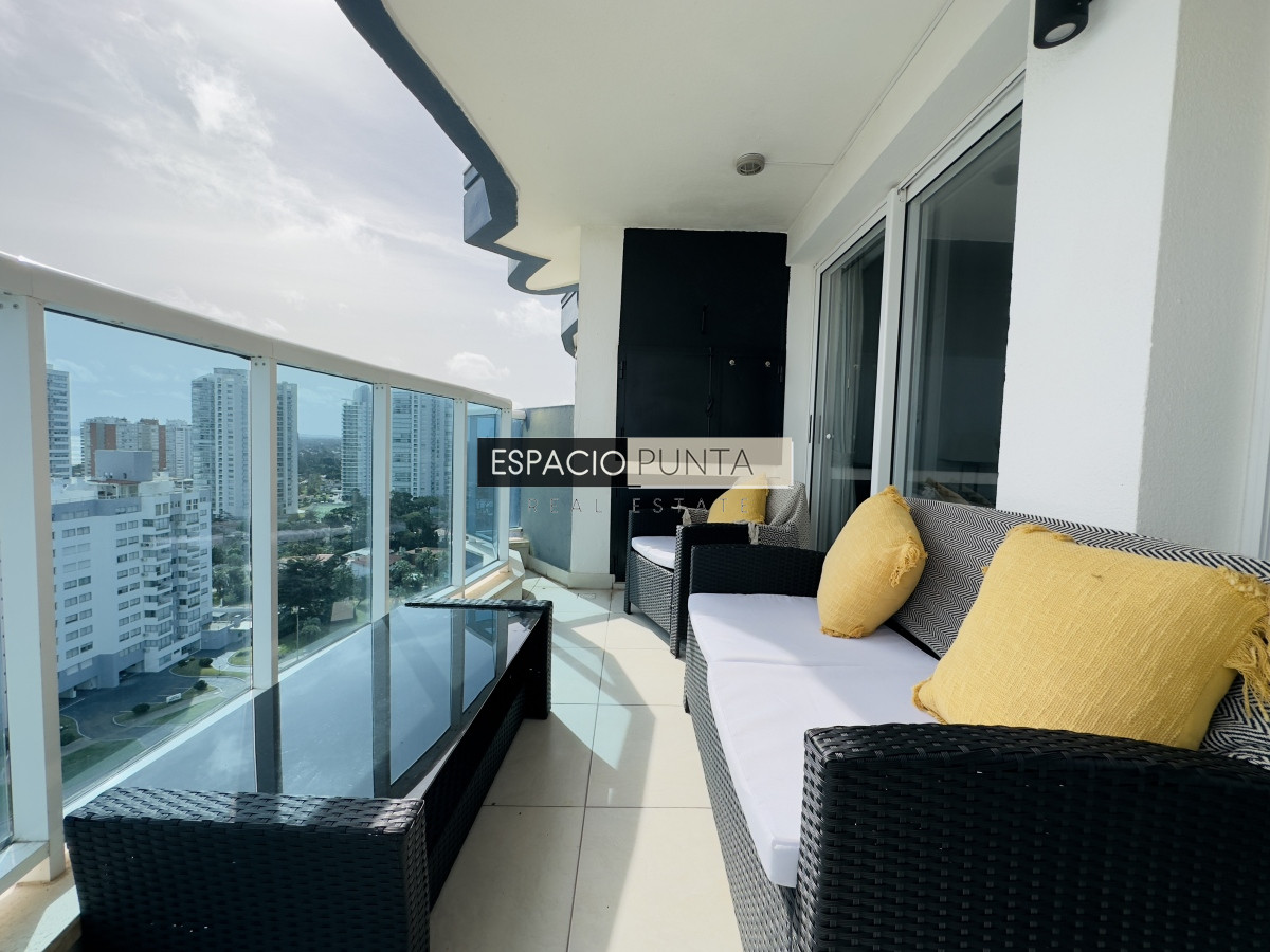 Apartamento ID.3833 - Venta de apartamento de 2 dormitorios Playa mansa con parrillero