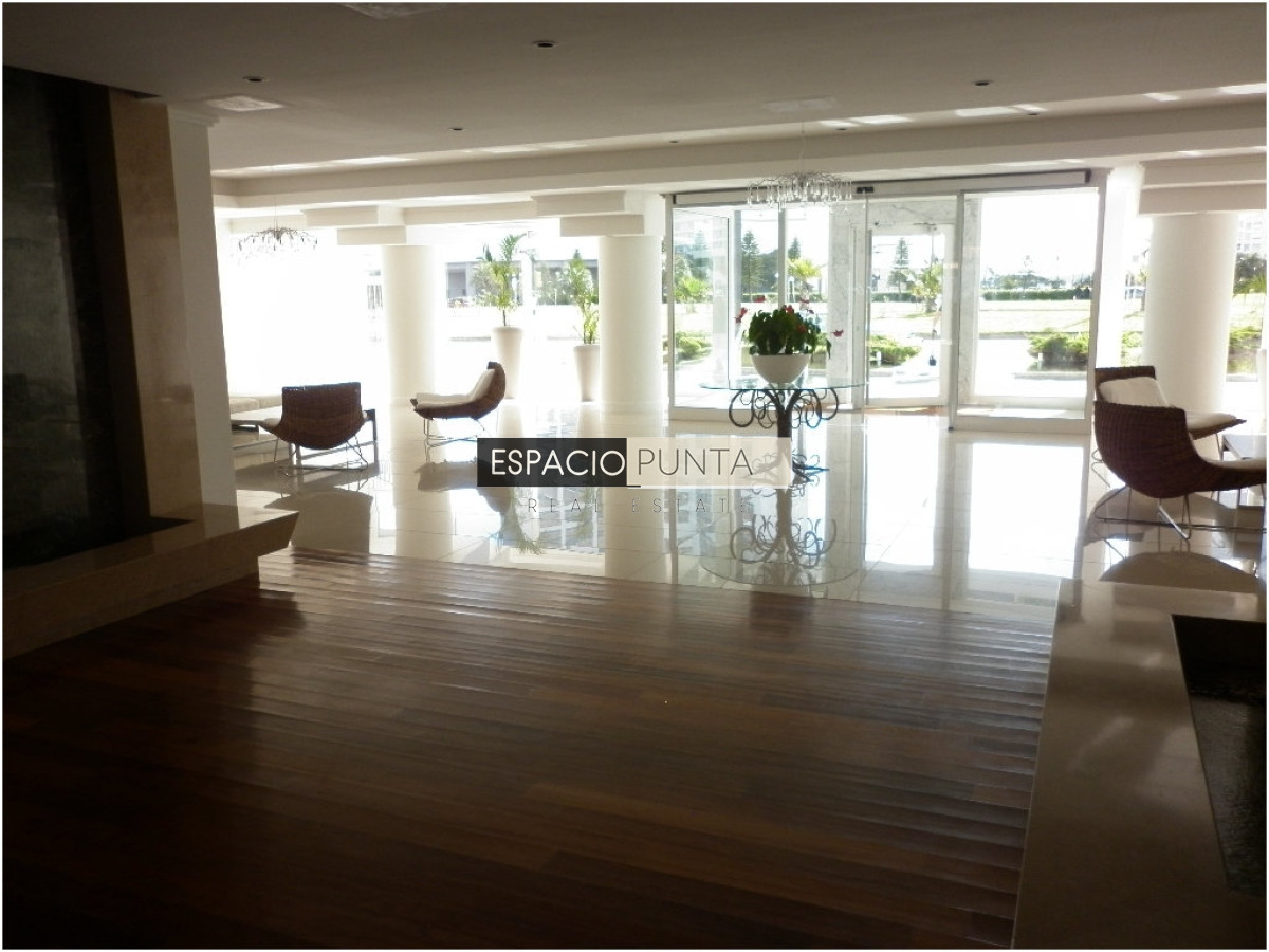 Apartamento ID.3833 - Venta de apartamento de 2 dormitorios Playa mansa con parrillero