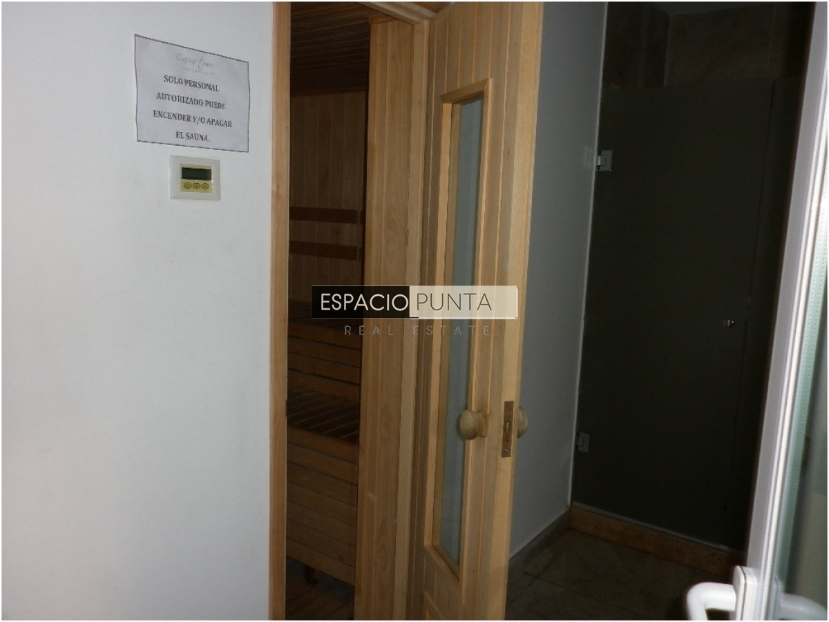 Apartamento ID.3833 - Venta de apartamento de 2 dormitorios Playa mansa con parrillero