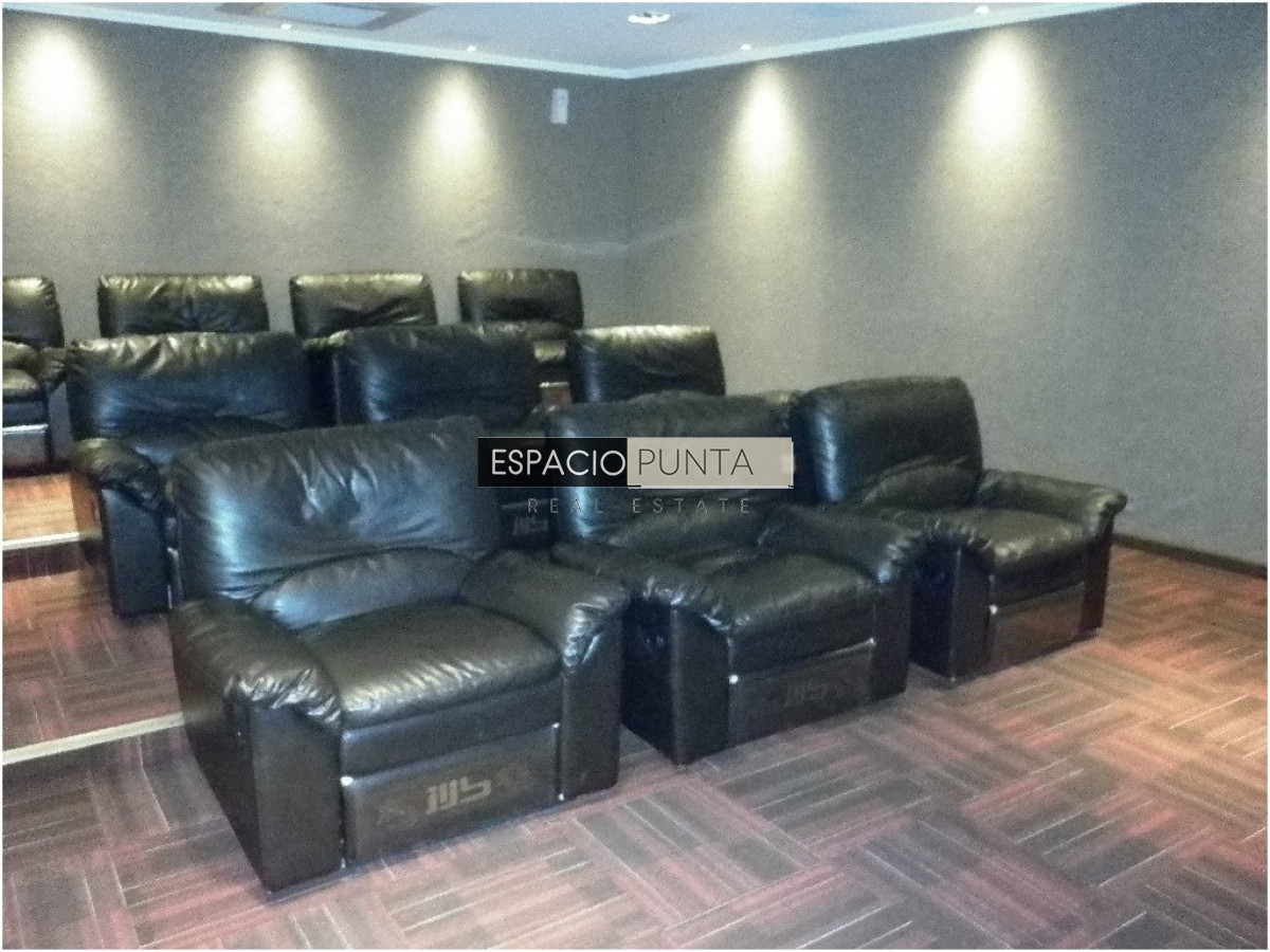 Apartamento ID.3833 - Venta de apartamento de 2 dormitorios Playa mansa con parrillero