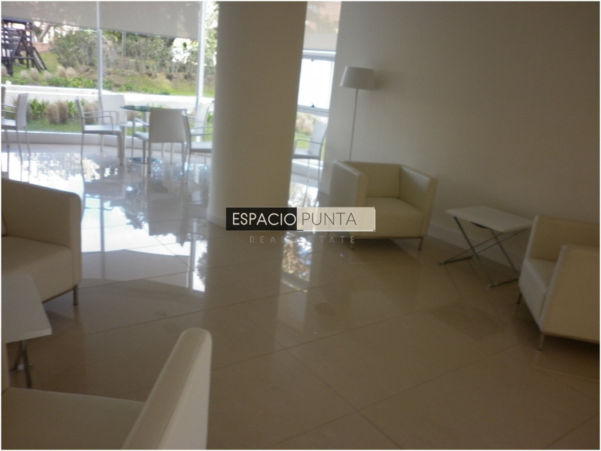 Apartamento ID.3833 - Venta de apartamento de 2 dormitorios Playa mansa con parrillero
